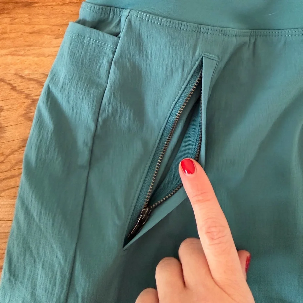 NWT Athleta Trekkie North 3.5” Shorts Teal Zip Pockets Elastic Waist Women’s 16